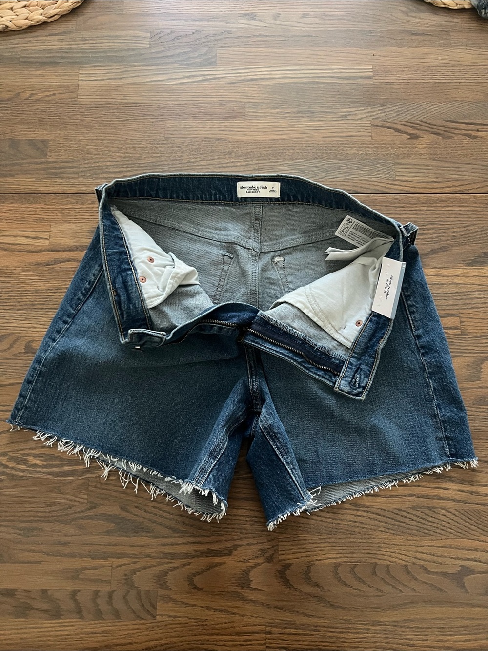 Abercrombie & Fitch High-Rise Dad Shorts 5” inseam - Picture 7 of 10